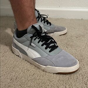 Puma Men's Gray and White Sneakers